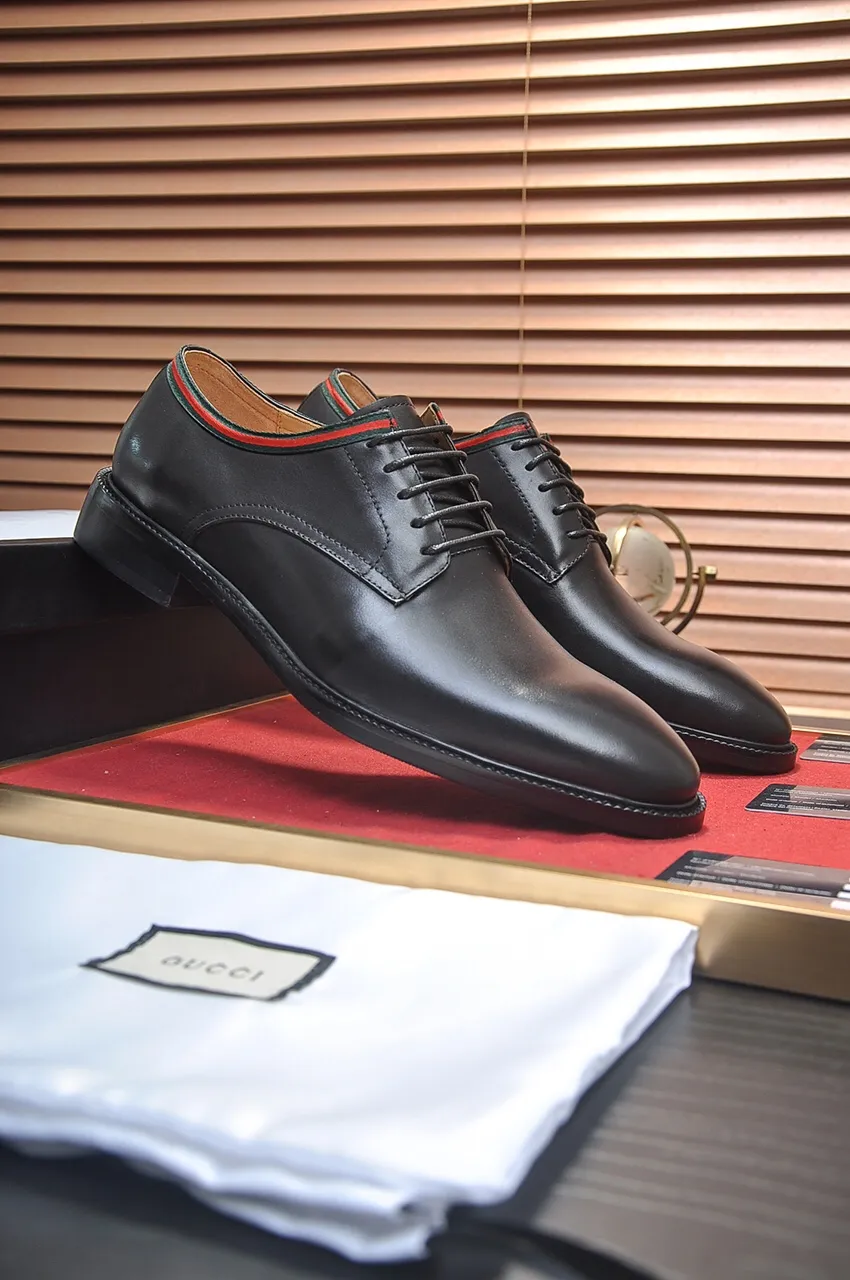 Men's shoes💰500💶Italy's top luxury men's shoe giant (GUCCI) (Gucci) (full cowhide lining) new arrival🍃Original European style🔰 Pleasant to the eye😍In order to make the shoes more durable and non-deformable🌀The production continues to follow traditional methods but there is still no lack of innovation💪Choose original sheepskin for the leather♻️ Smooth and natural And extra bright ⭐Made of imported cowhide, the first choice of rich people 38-45 (45 customized)